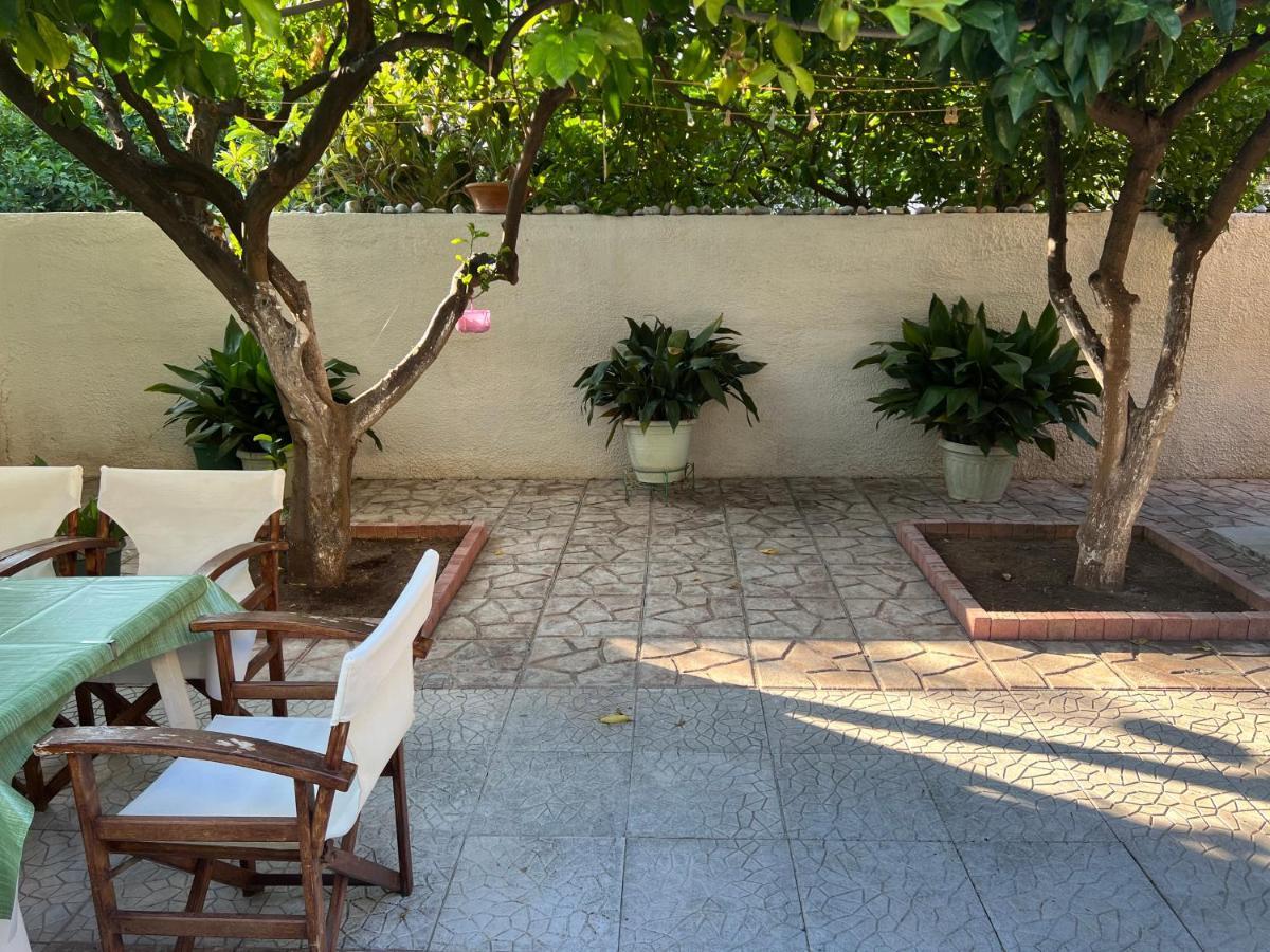 Cosy Guesthouse-Souterrain With Garden In City Center Corinth Ngoại thất bức ảnh