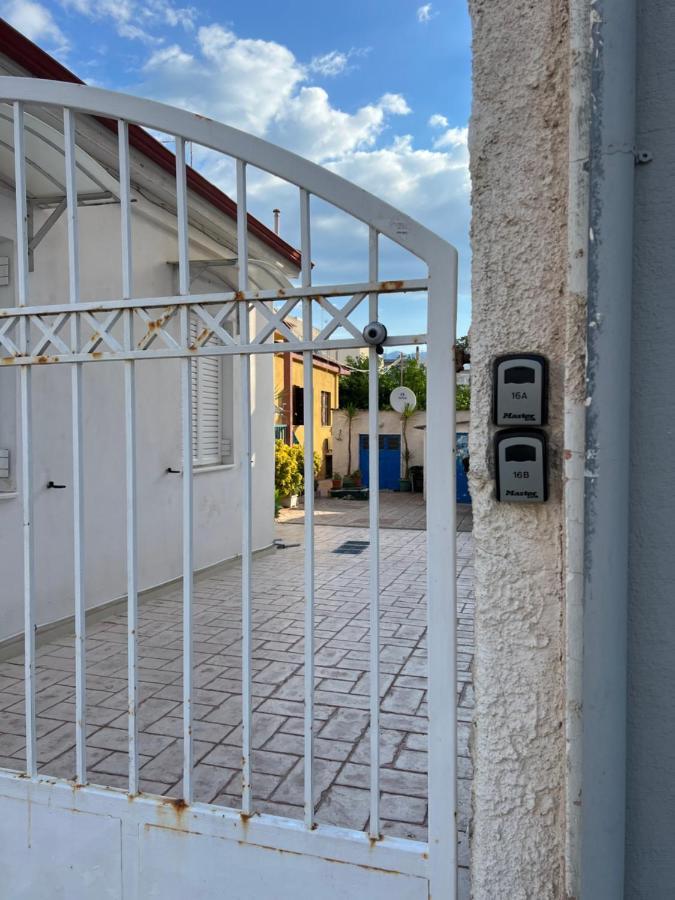 Cosy Guesthouse-Souterrain With Garden In City Center Corinth Ngoại thất bức ảnh
